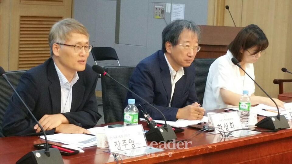 좌측부터 토론회 좌장을 맡은 장주영 변호사, 한상희 교수, 김지미 민변 사법위원장