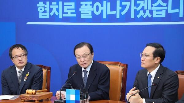 왼쪽부터 박주민 최고위원, 이해찬 대표, 홍영표 원내대표(사진=더불어민주당 홈페이지)