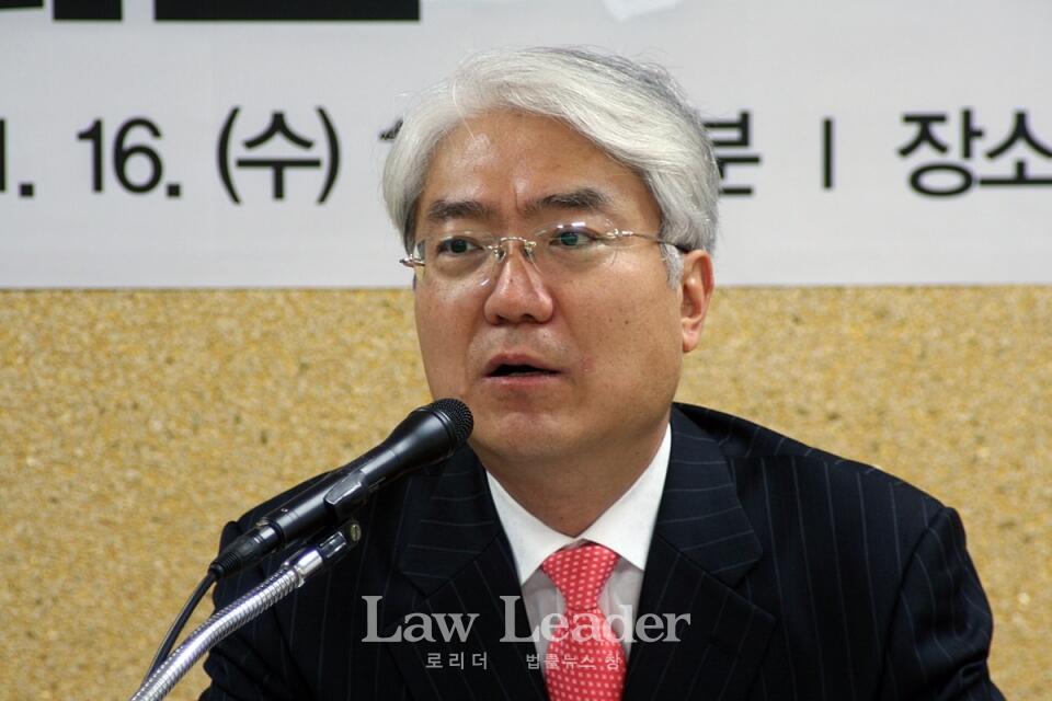 참여연대 사법감시센터 소장인 임지봉 서강대 법학전문대학원 교수