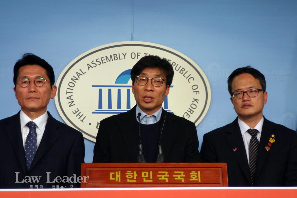 좌측부터 윤소하 정의당 의원, 송상교 민변 사무총장, 박주민 더불어민주당 국회의원