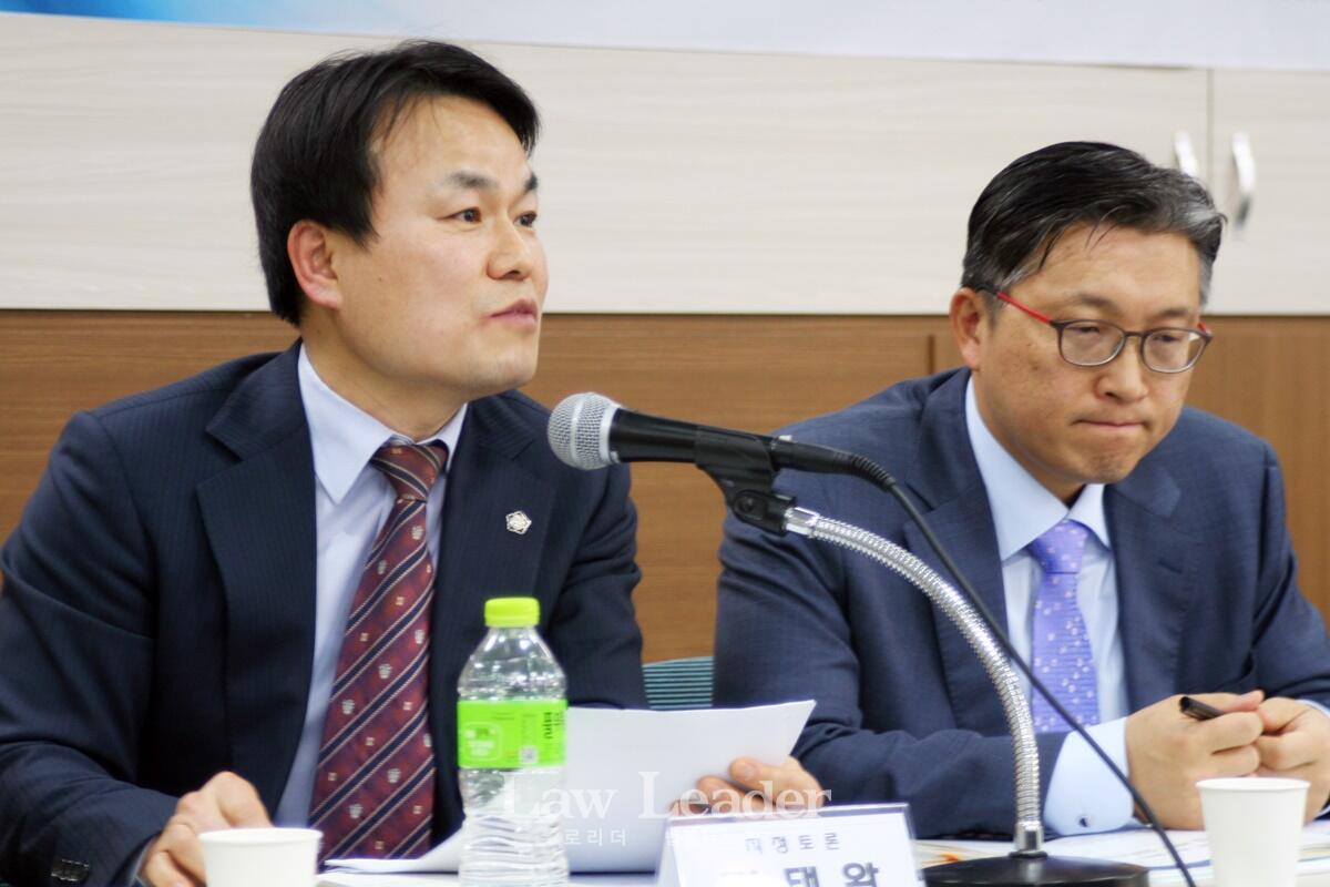 김태완 변호사와 김영기 서울중앙지방법원 판사