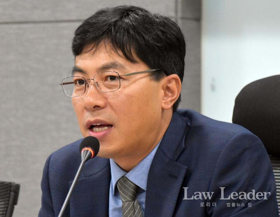 변호사인 송영섭 민주노총 법률원장
