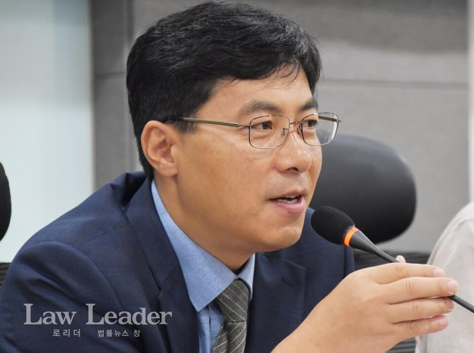 변호사인 송영섭 민주노총 법률원장