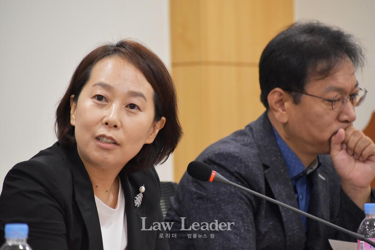 박선아 경실련 시민입법위원장과 이재근 참여연대 권력감시국장