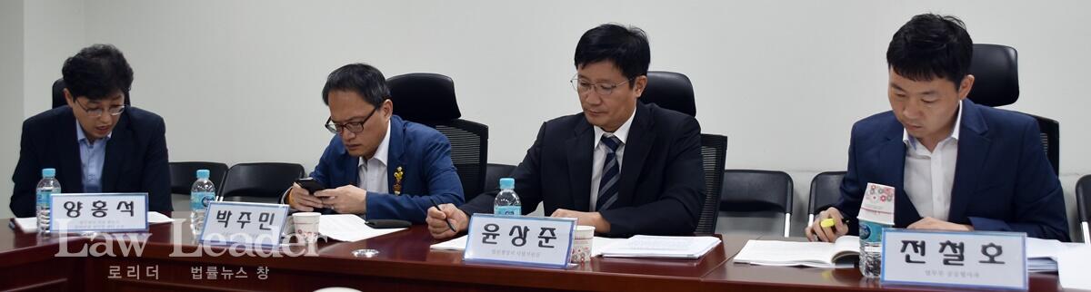 양홍석 변호사, 박주민 의원, 윤상준 법원행정처 사법지원실 사무관, 전철호 법무부 공공형사과 검사
