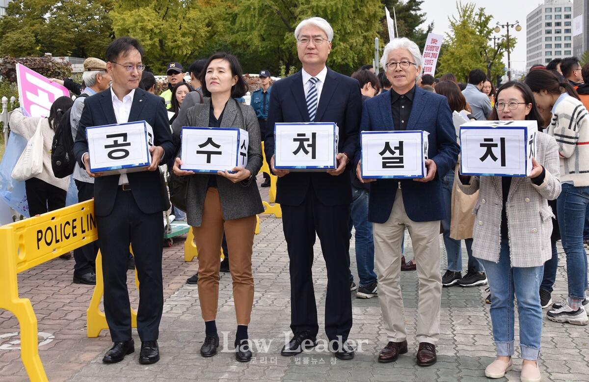 좌측부터 이재근 국장, 박정은 사무처장, 임지봉 소장, 하태훈 공동대표, 김희순 팀장