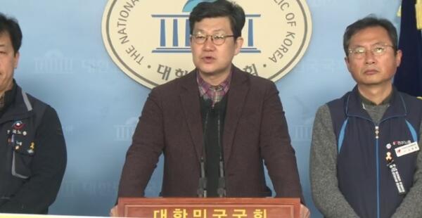 규탄발언하는 김남근 변호사