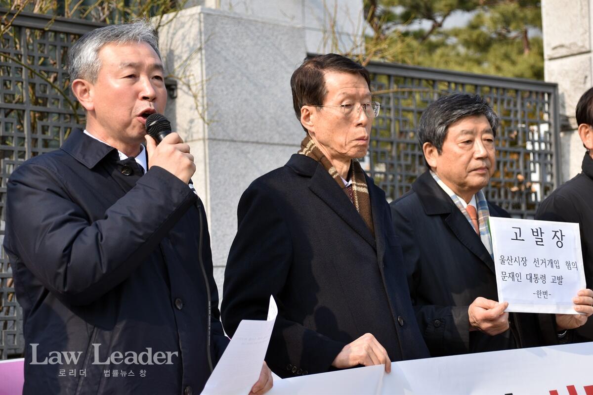 좌측부터 정진경 변호사, 김태훈 한변 회장, 김익환 변호사
