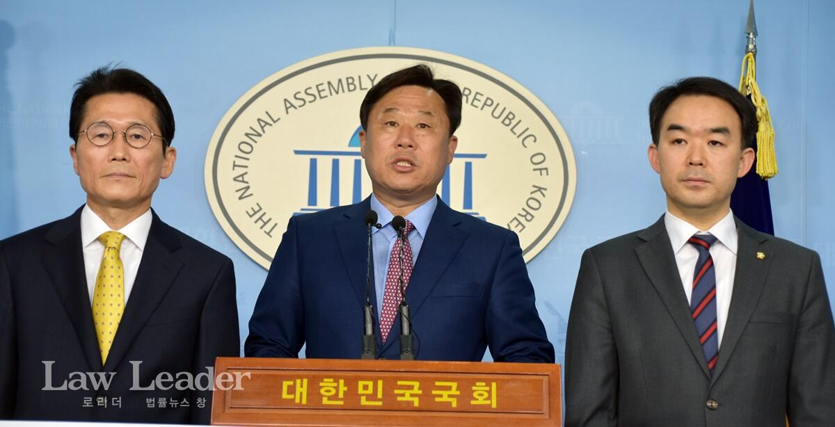 윤소하 정의당 의원, 김종훈 민중당 의원, 채이배 바른미래당 의원