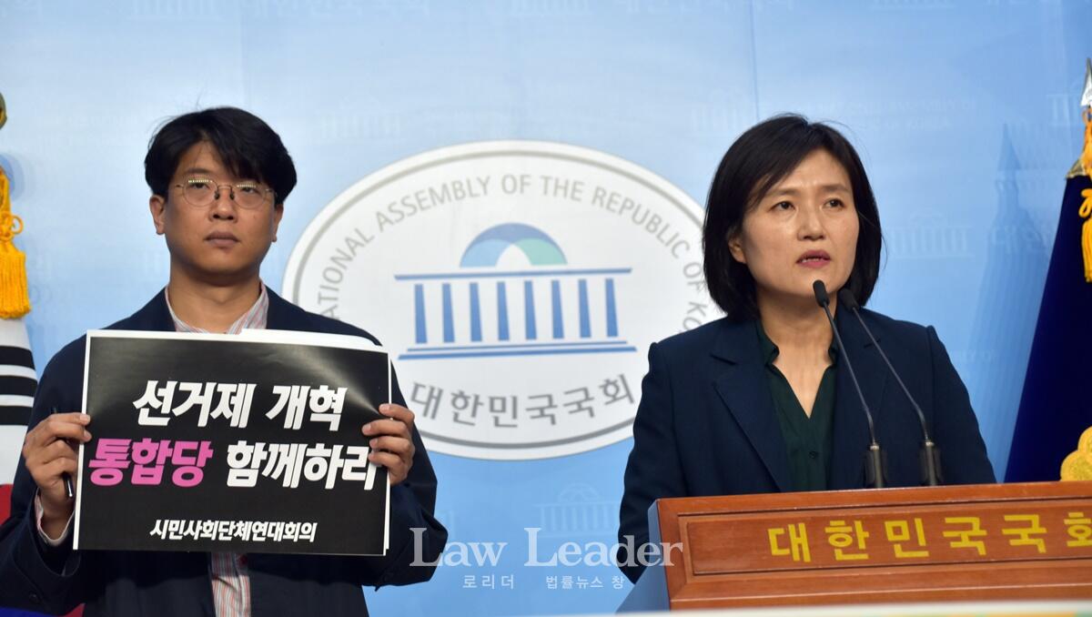 김준우 민변  사무차장, 발언하는 박정은 참여연대 사무처장