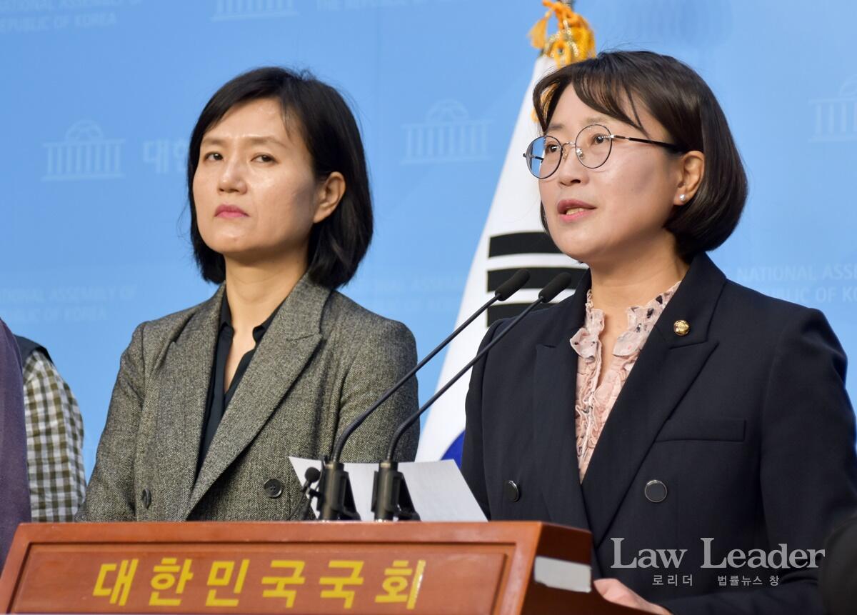 박정은 참여연대 사무처장, 발언하는 추혜선 정의당 국회의원
