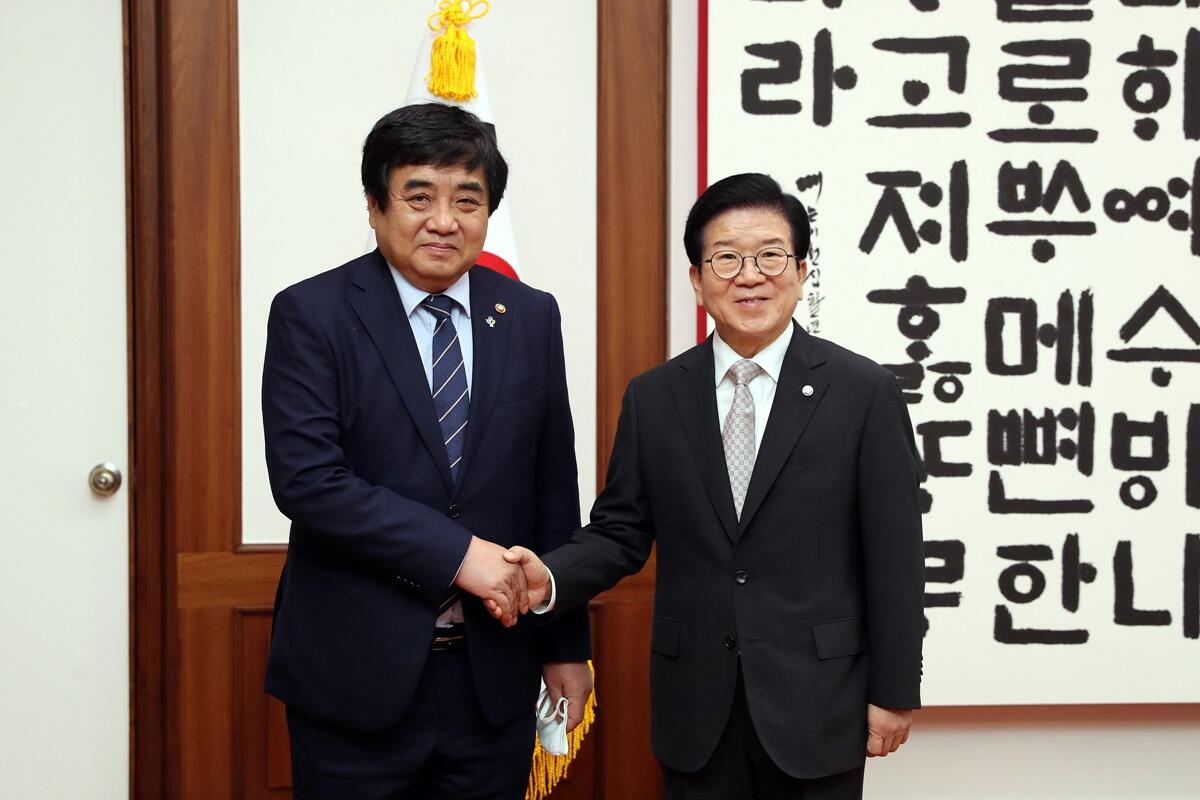 한상혁 방송통신위원장(좌)과 박병석 국회의장 / 사진=국회