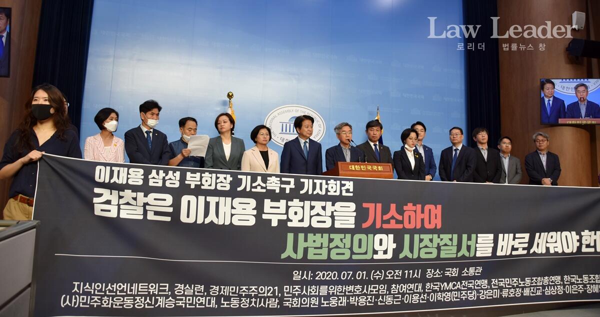 발언하는 김태동 지식인선언네트워크 공동대표