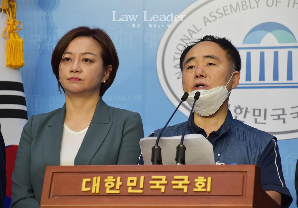 조수진 민변 사무총장과 강훈중 한국노총 대외협력국장