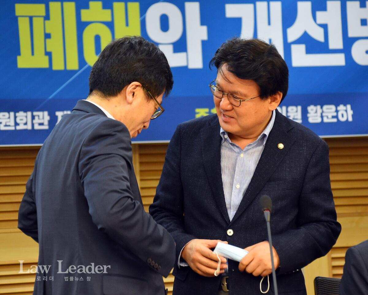 좌장 김인회 교수와 황인하 국회의원