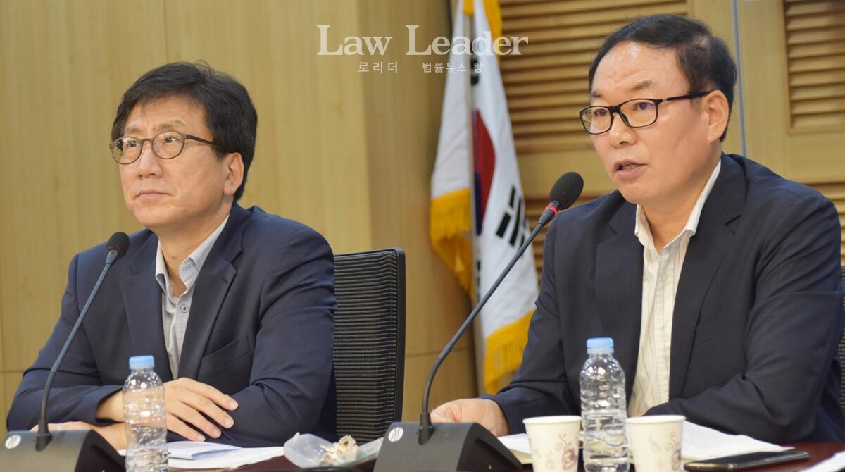 좌장 김인회 인하대 법학전문대학원 교수, 정한중 한국외국어대 법학전문대학원 교수
