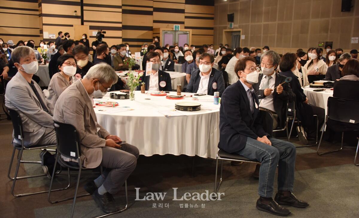 조희연 서울시교육감 등이 참여연대 창립 28주년 행사에 참석해 자리를 빛냈다.<br>