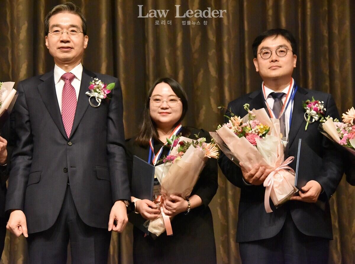 경실련 시민입법위원장 정지웅 변호사가 대한변협이 수여하는 청년변호사상을 수상했다.