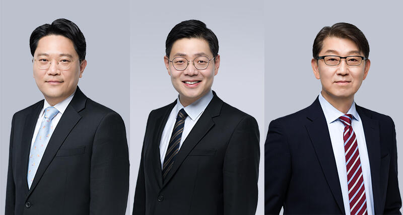 (왼쪽부터)김민형 변호사, 안대희 변호사, 에드워드 문 고문