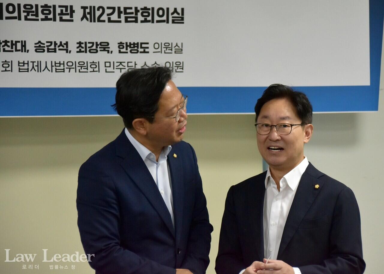 판사 출신 김승원 의원과 판사 출신으로 법무부장관을 지낸 박범계 의원