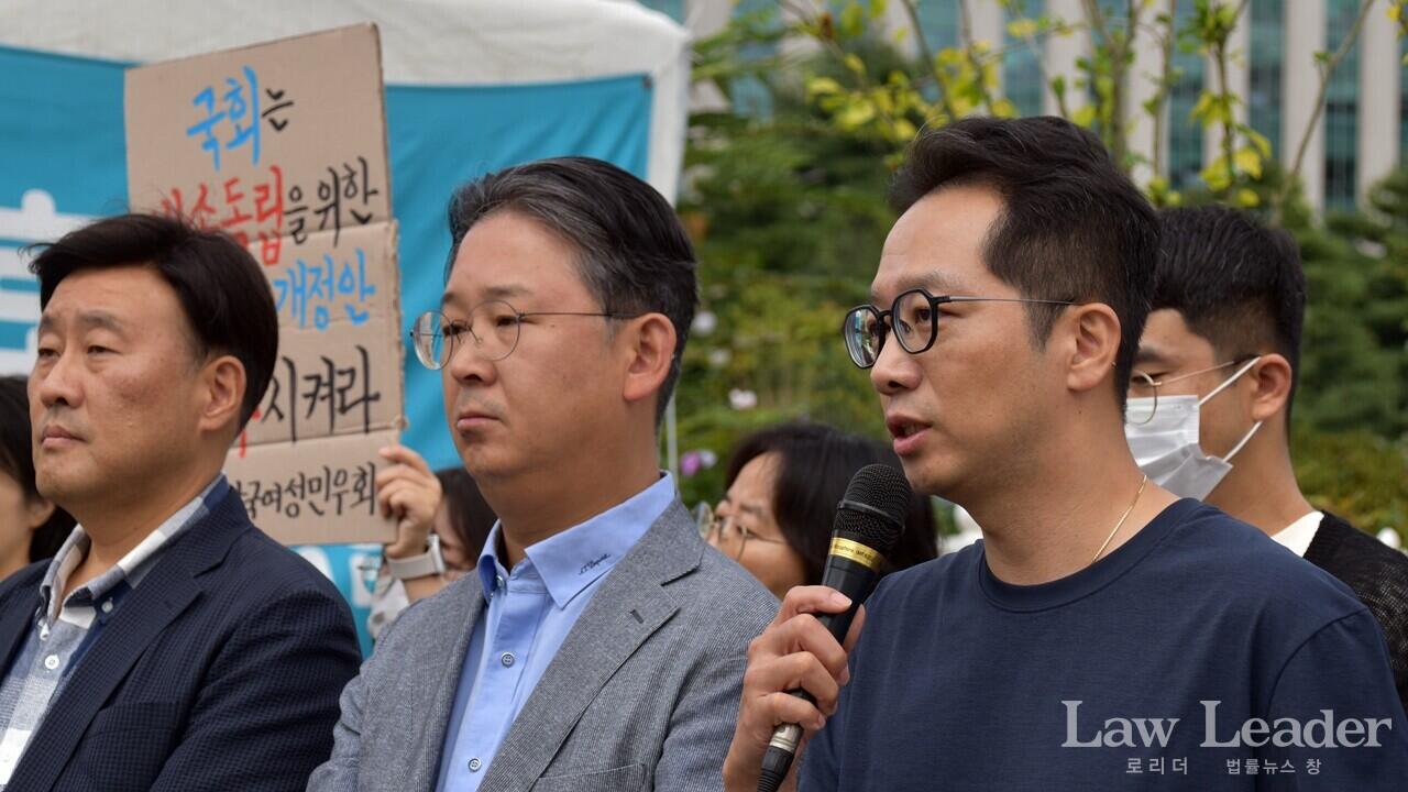민주언론시민연합 채영길 공동대표(오른쪽)