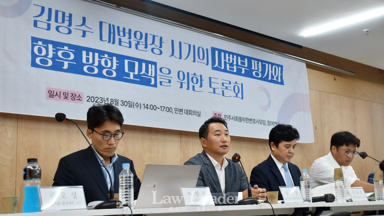 서울대학교 법학전문대학교 공두현 교수(왼쪽 두번째)
