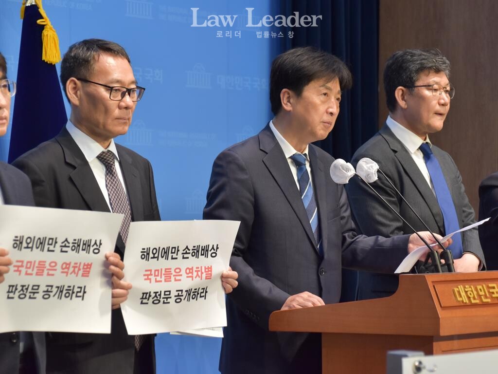 오기형 더불어민주당 국회의원(가운데)