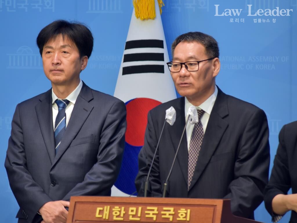 오기형 더불어민주당 국회의원, 전성인 홍익대학교 경제학부 교수