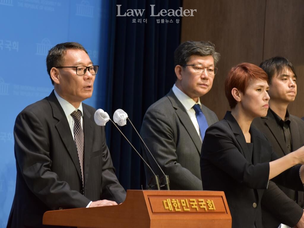 전성인 홍익대학교 경제학부 교수가 발언하고 있다.