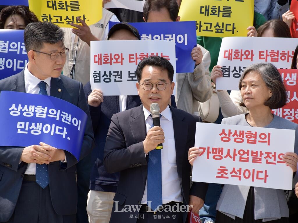 왼쪽부터 김남근 더불어민주당 국회의원 당선인, 민병덕ㆍ강민정 더불어민주당 국회의원