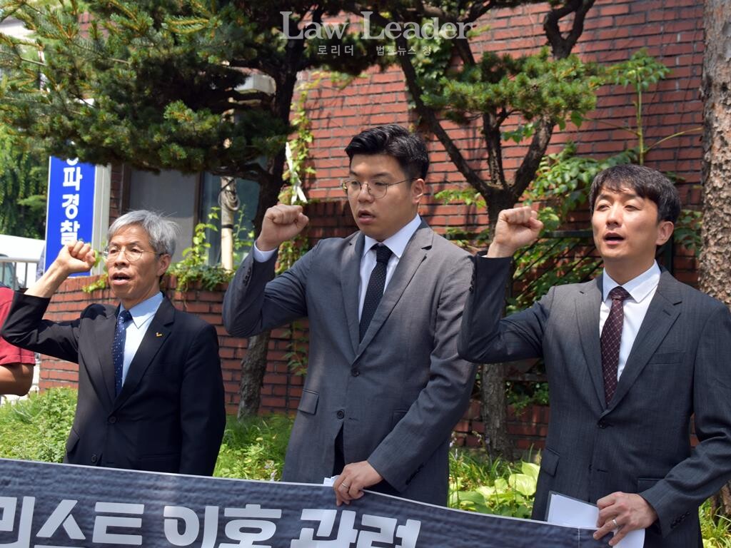 권영국 쿠팡대책위원회 대표, 정병민 변호사(공공운수노조 법률원), 김병욱 변호사