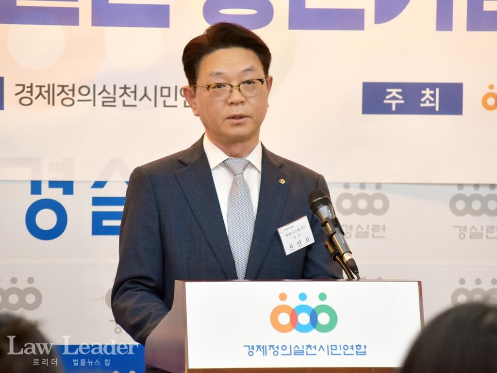 한화시스템 전연보 전무가 수상 소감을 말하고 있다.