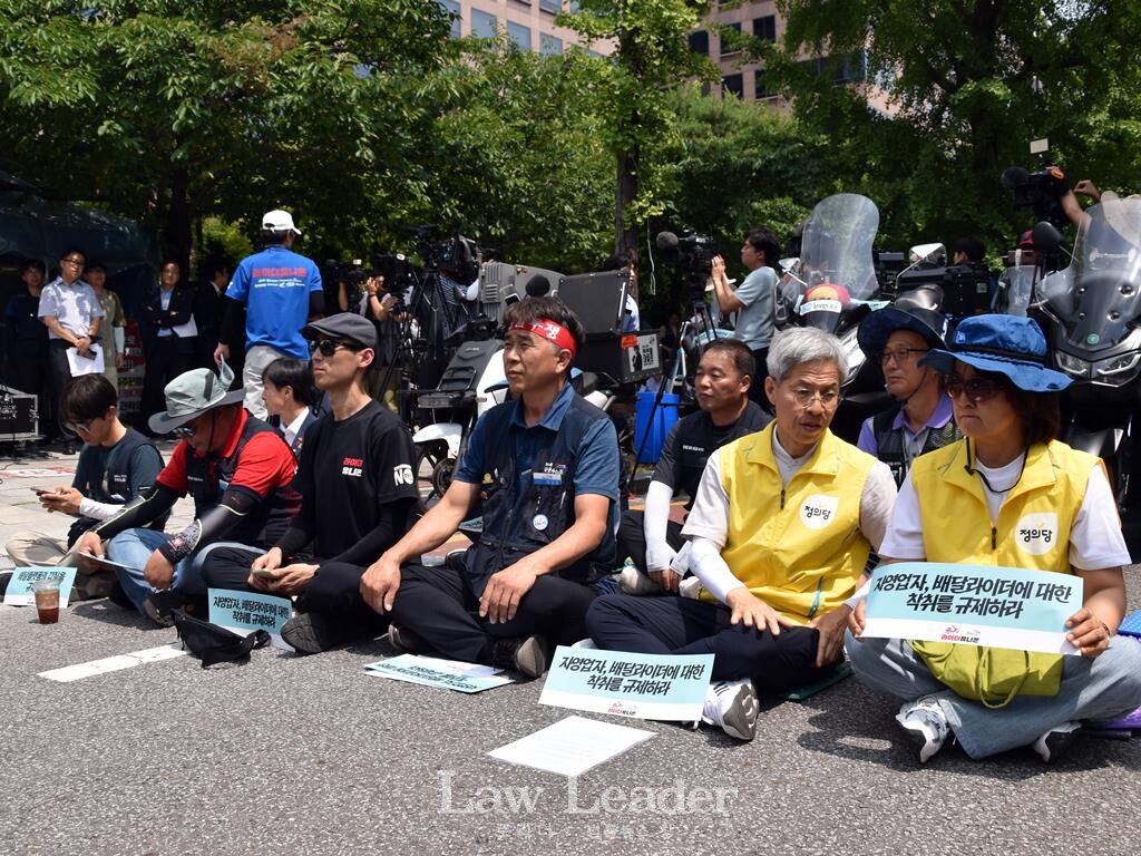 가장 오른쪽 이은주 정의당 전 국회의원, 그 옆에 권영국 정의당 대표 등이 참석했다.