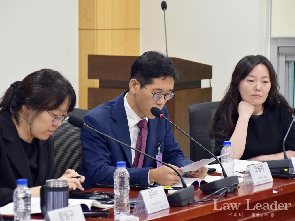 김두나 변호사(공익인권변호사모임 희마을만드는법), 오승재 변호사(대한변호사협회 ESG 특별위원회), 지현영 변호사(녹색전환연구소 부소장)