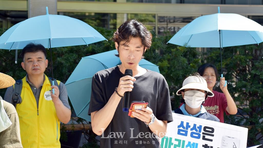 조영훈 노동인권실현을위한노무사모임 사무국장(가운데)