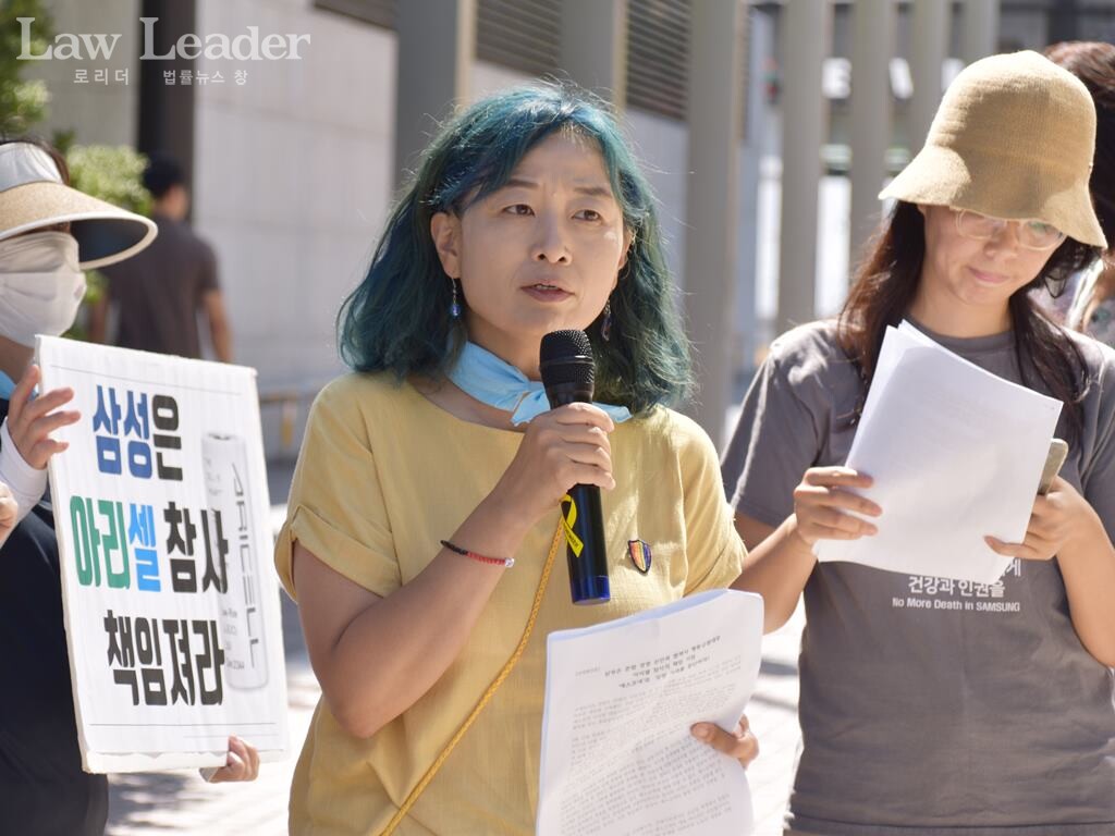 인권운동네트워크 ‘바람’ 명숙 활동가(가운데)