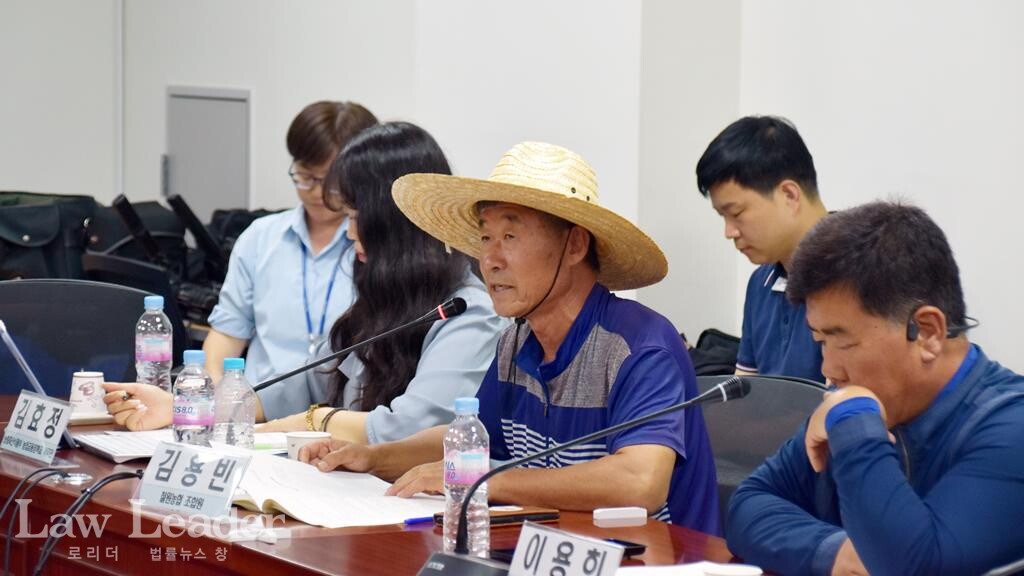 김용빈 철원농협 조합원이 토론하고 있다.