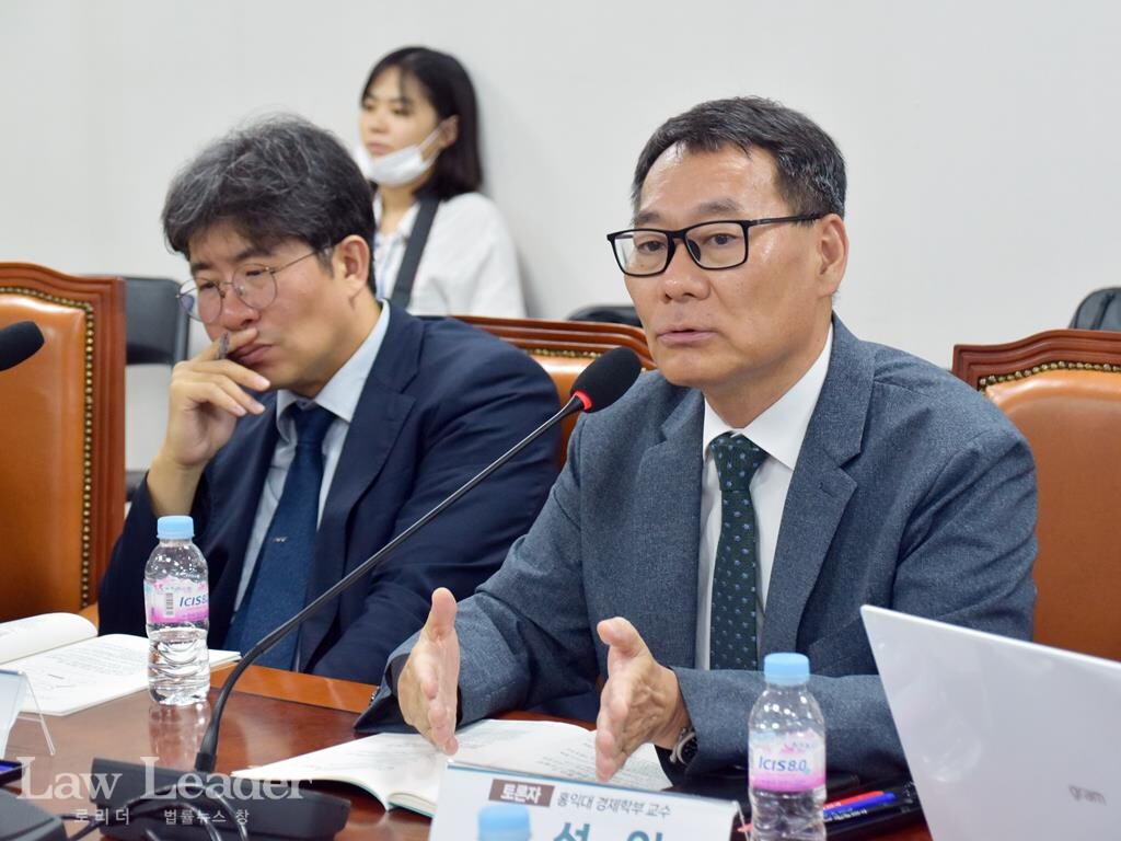 김종보 변호사(참여연대 경제금융센터 소장), 전성인 홍익대 경제학부 교수