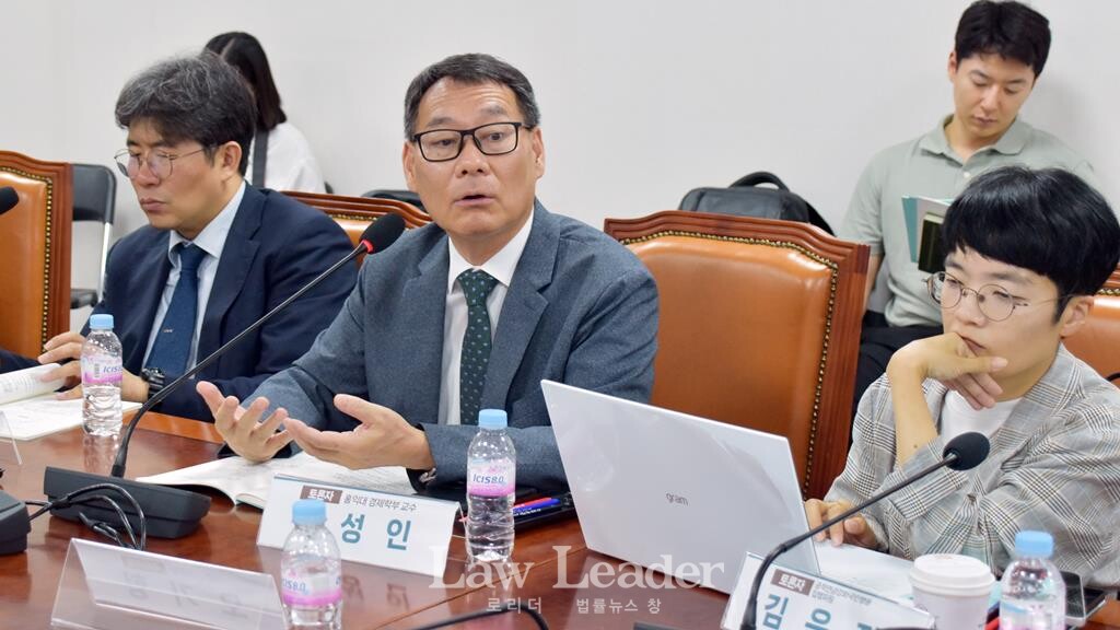 김종보 변호사(참여연대 경제금융센터 소장), 전성인 홍익대 경제학부 교수, 김은정 참여연대 협동사무처장