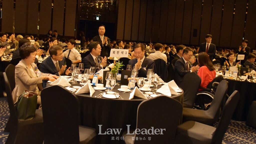앞 테이블 조배숙 국회의원, 노태악 대법관, 김정욱 서울지방변호사회장, 박성재 법무부장관