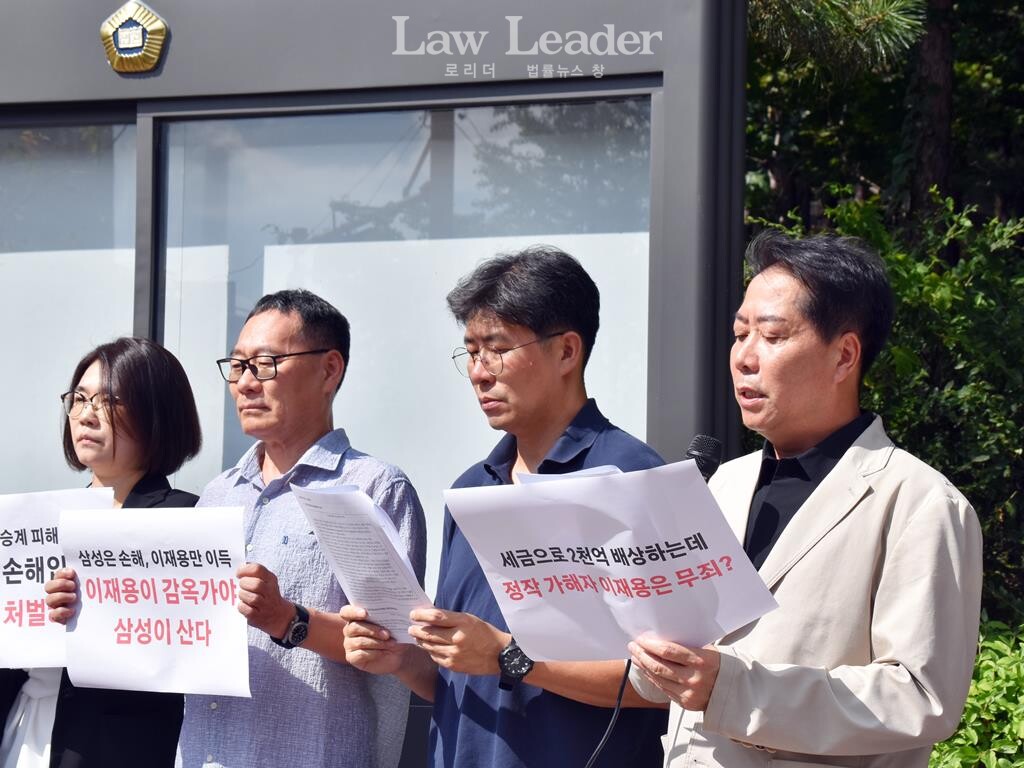 좌측부터 김재희 변호사, 전성인 홍익대 경제학부 교수, 김종보 변호사, 정용건 공적연금강화국민행동 공동집행위원장