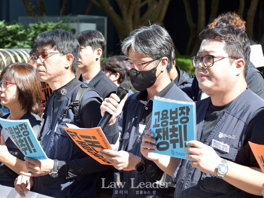 최순영 금속노조 부위원장, 강대호 금속노조 삼성SDI청주지회장, 권현구 금속노조 대전충북지부장