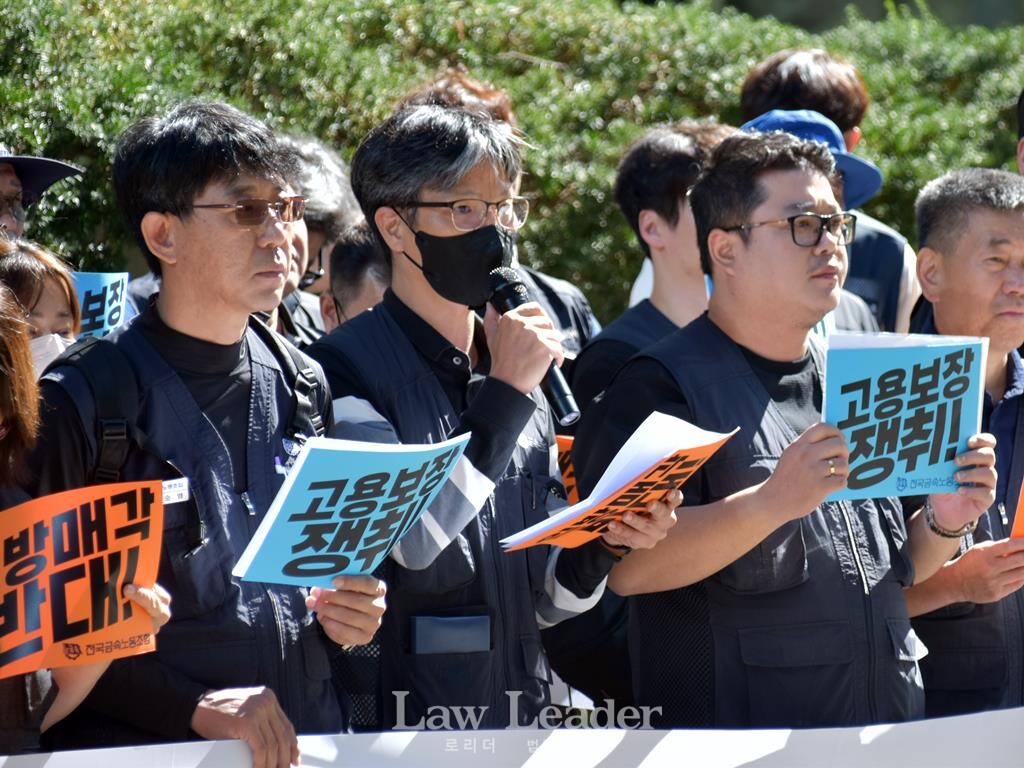 최순영 금속노조 부위원장, 강대호 금속노조 삼성SDI청주지회장, 권현구 금속노조 대전충북지부장
