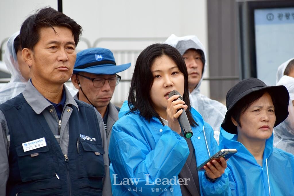 김형수 금속노조 거제통영고성조선하청지회 지회장, 이예인 금속노조 법률원 변호사, 김미숙 노조법 2ㆍ3조 개정운동본부 공동대표