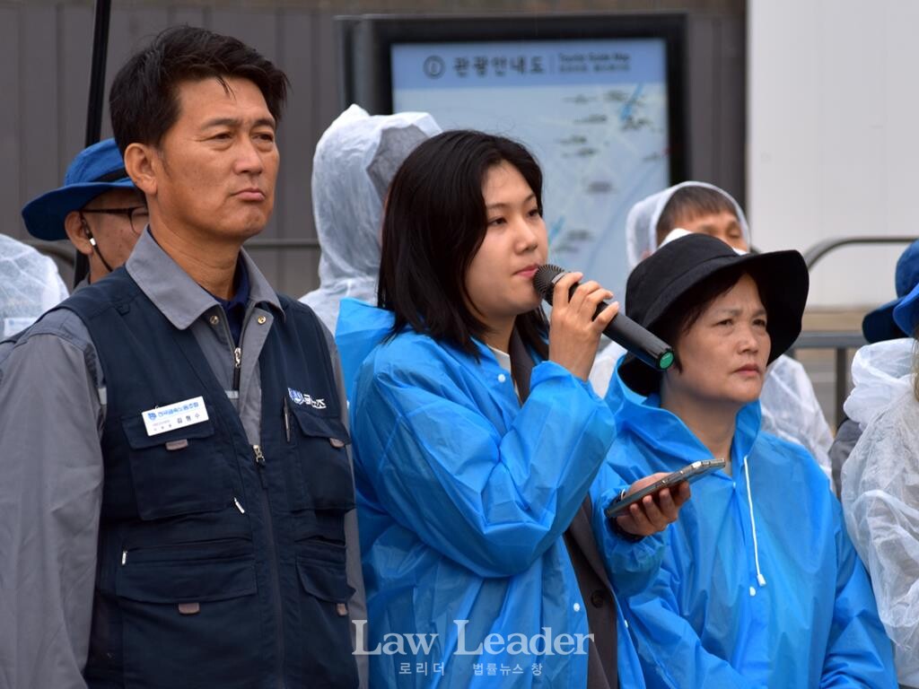김형수 금속노조 거제통영고성조선하청지회 지회장, 이예인 금속노조 법률원 변호사, 김미숙 노조법 2ㆍ3조 개정운동본부 공동대표