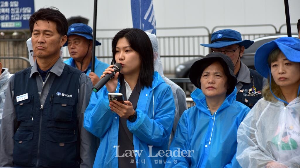 김형수 금속노조 거제통영고성조선하청지회 지회장, 이예인 금속노조 법률원 변호사, 김미숙 노조법 2ㆍ3조 개정운동본부 공동대표, 명숙 인권운동네트워크 바람 활동가