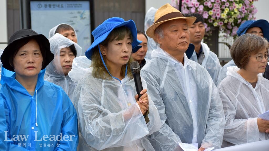 김미숙 노조법 2ㆍ3조 개정운동본부 공동대표, 명숙 인권운동네트워크 바람 활동가, 박석운 한국진보연대 공동대표, 김혜진 노조법 2ㆍ3조 개정운동본부 집행위원장