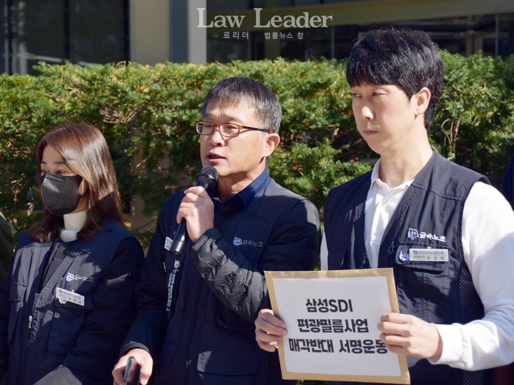 이상섭 금속노조 수석부위원장(가운데)이 발언하고 있다.