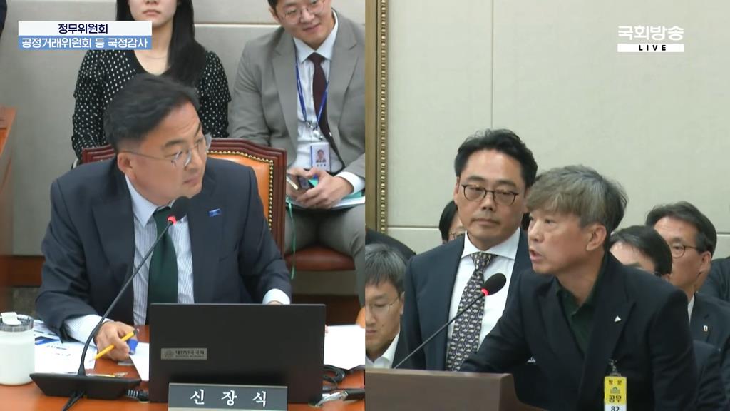 신장식 조국혁신당 국회의원, 김정중 아디다스코리아전국점주협의회 회장.김정중 회장 뒤쪽으로 곽근엽 아디다스코리아 대표가 김정중 회장을 쳐다보고 있다.(국회방송 유튜브 캡처)