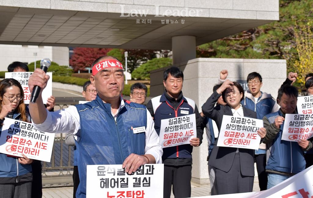 삭발 투쟁에 나선 이성민 법원본부장